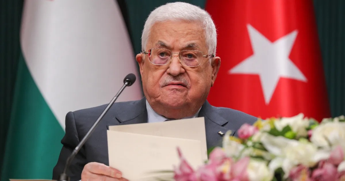مروحيتان أردنيتان تنقلان محمود عباس إلى عمّان تمهيدًا لزيارة لندن