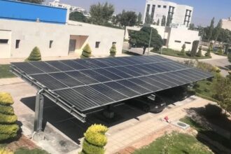 وزير المياه يعلن تدشين محطة طاقة شمسية لمشروع مياه الديسي