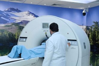 مستشفى خاص يشخص فتاة بالسرطان رغم سلامته