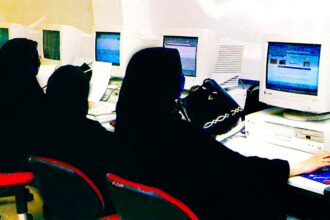 قطر تخفف ساعات دوام الأمهات دعماً للأسرة