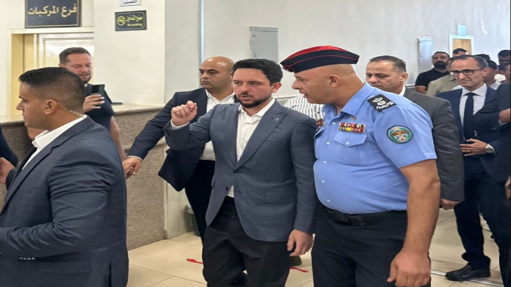 عاجل | ولي العهد يتفقد قسم ترخيص غرب عمان ويطالب بتسريع معاملات المواطنين