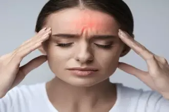 الصداع مع الغثيان.. متى يصبح إنذارًا خطيرًا؟
