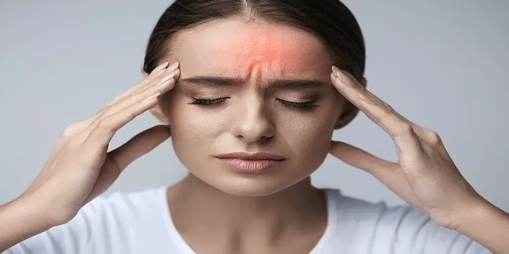 الصداع مع الغثيان.. متى يصبح إنذارًا خطيرًا؟