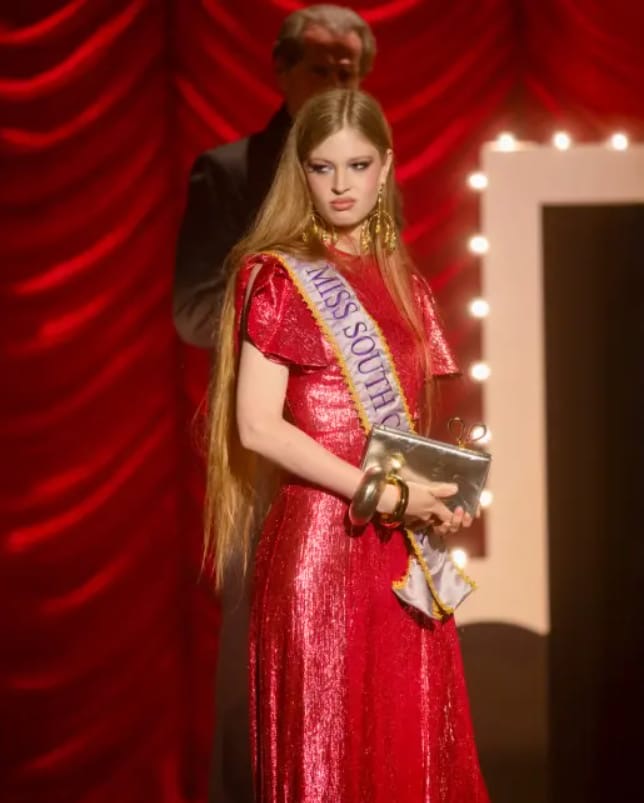 صورة حول : فيفيان ويلسون تتألق في أسبوع الموضة بنيويورك بفستان أحمر"صور" فيفيان ويلسون تتألق في أسبوع الموضة بنيويورك بفستان أحمر"صور"