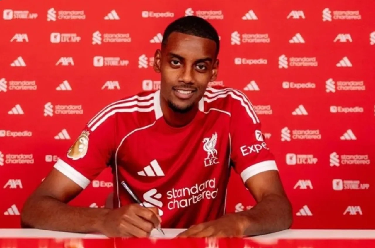 ليفربول يعلن التعاقد مع المهاجم السويدي ألكسندر إيزاك