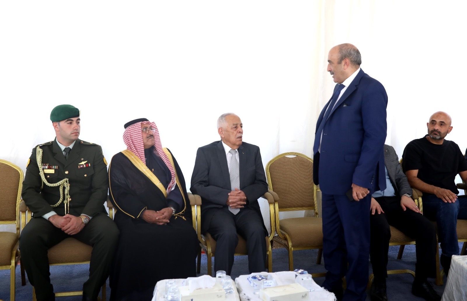 مندوبا عن الملك وولي العهد العيسوي يعزي عشيرة النهار