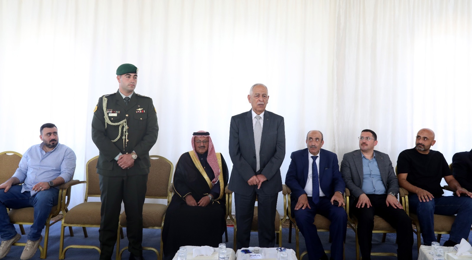 مندوبا عن الملك وولي العهد العيسوي يعزي عشيرة النهار
