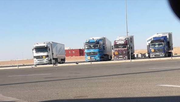 شرطة السير توقف شاحنة بعد تبادل القيادة بين سائقين بالمفرق