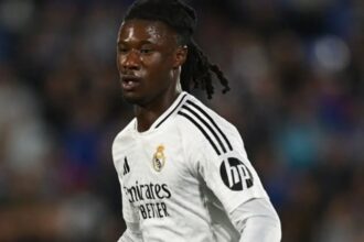 تشيلسي يطارد كامافينغا وريال مدريد متمسك به