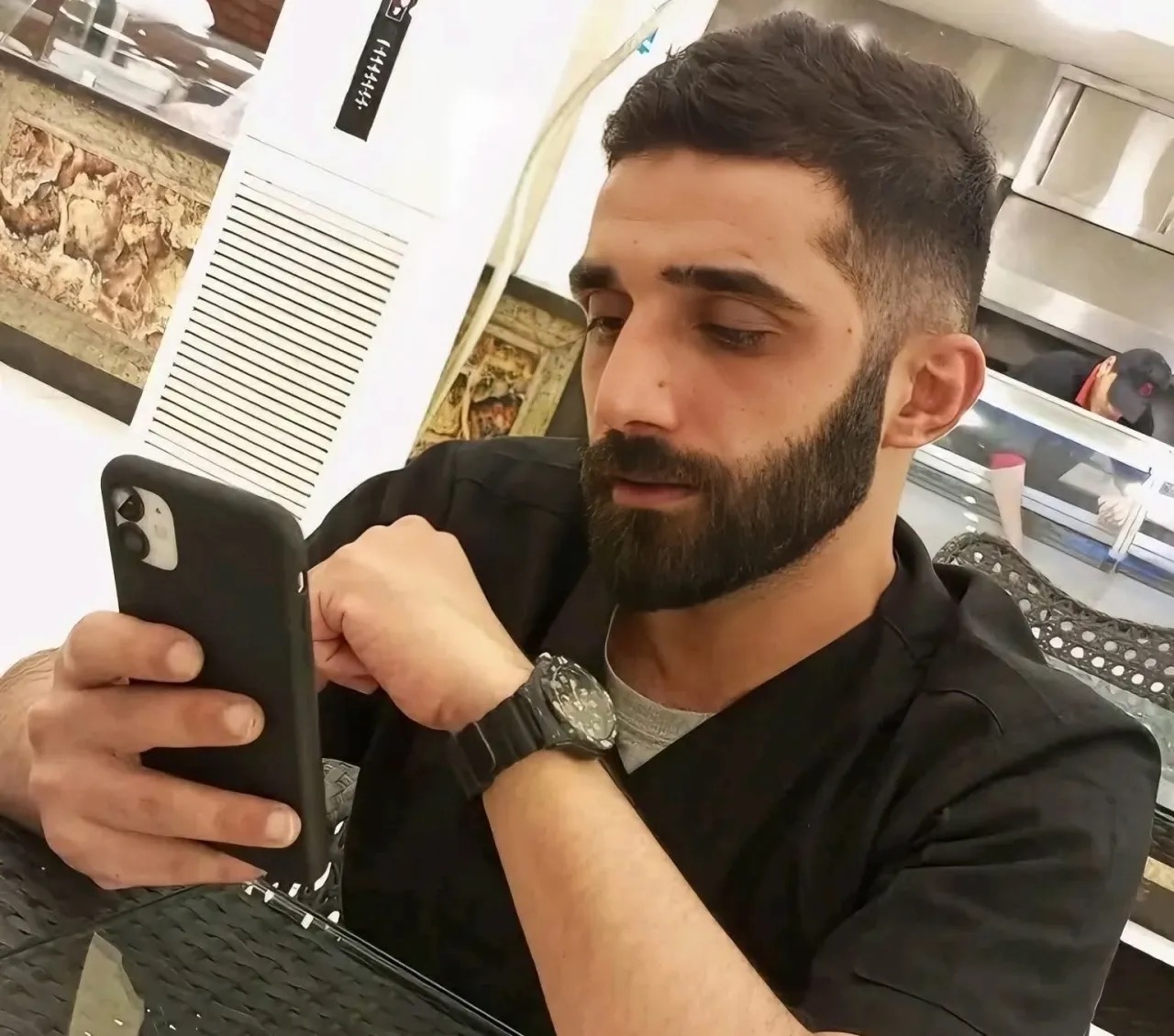 عاجل | النقابة تدين جريمة قتل الحلاق أحمد عوكل وتطالب بأشد العقوبات