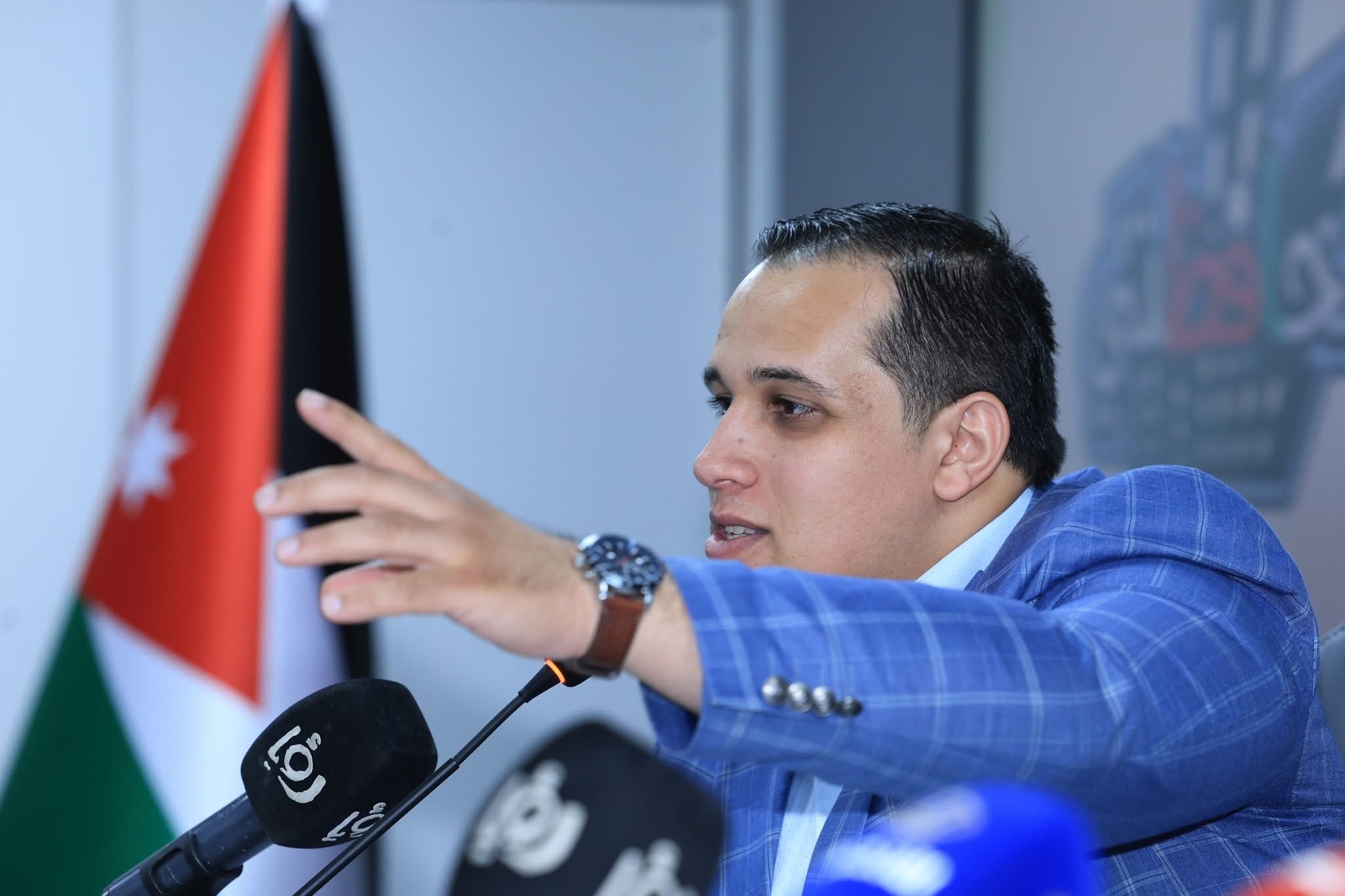 عاجل | المومني يلتقي بفريق مؤسسة محافظتي للعمل التطوعي والتدريب