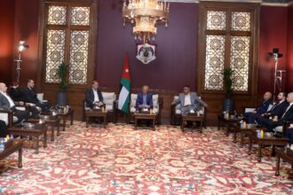 عاجل | العيسوي يلتقي وفدا من قطاع الصناعات الغذائية