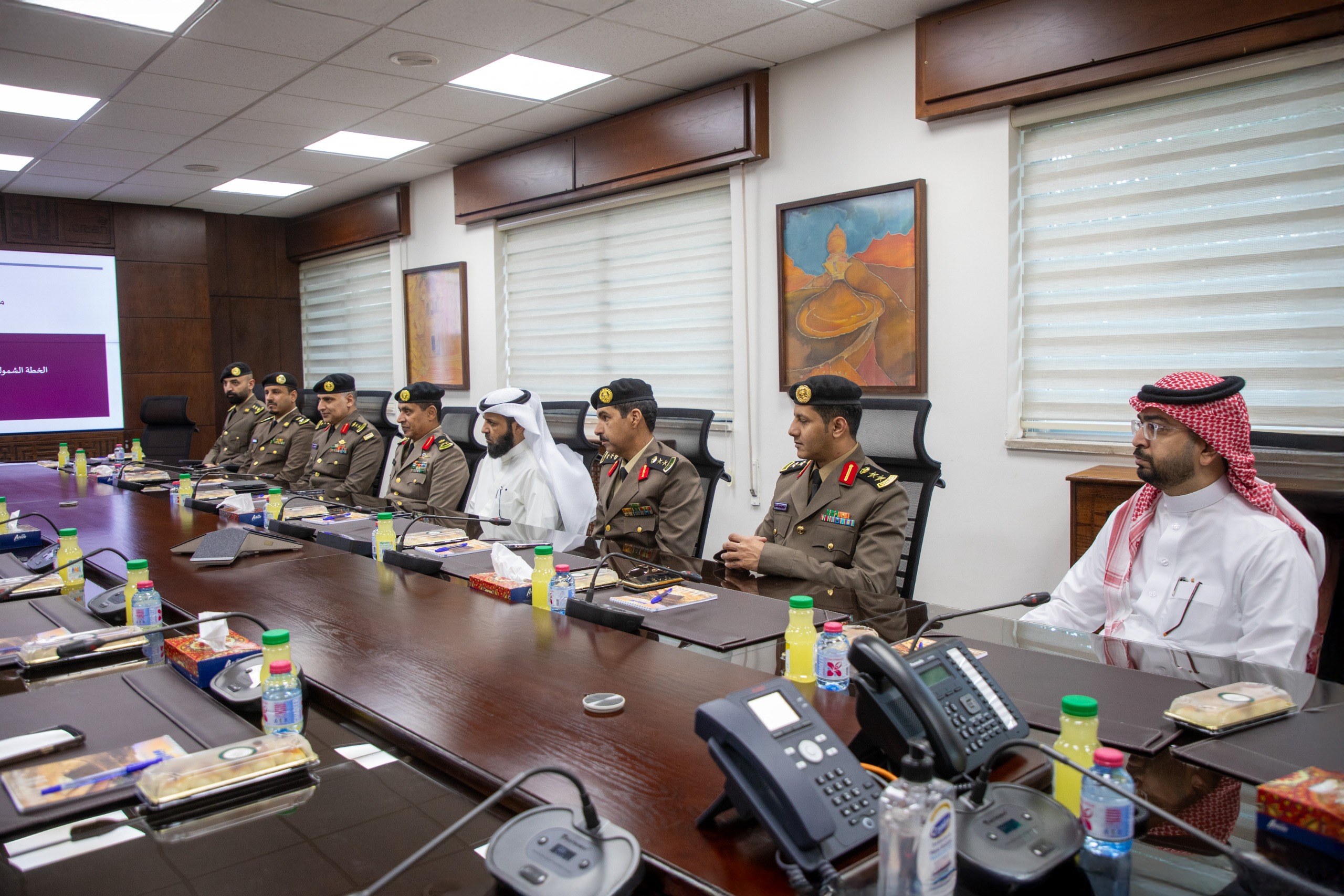 صورة حول : وزير السياحة يبحث مع وفد أمني سعودي كويتي تعزيز التعاون وتبادل الخبرات في الأمن السياحي وزير السياحة يبحث مع وفد أمني سعودي كويتي تعزيز التعاون وتبادل الخبرات في الأمن السياحي