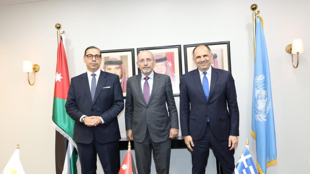 الصفدي يجري مباحثات ثلاثية مع قبرص واليونان