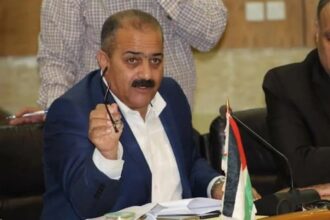 ضبط وإيقاف سائق صهريج مياه عادمة خالف التعليمات البيئية