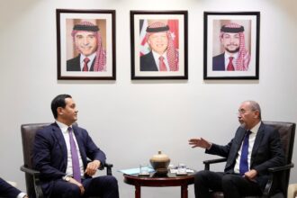الصفدي يستقبل مستشار الرئيس الأوزبكستاني"صورة"