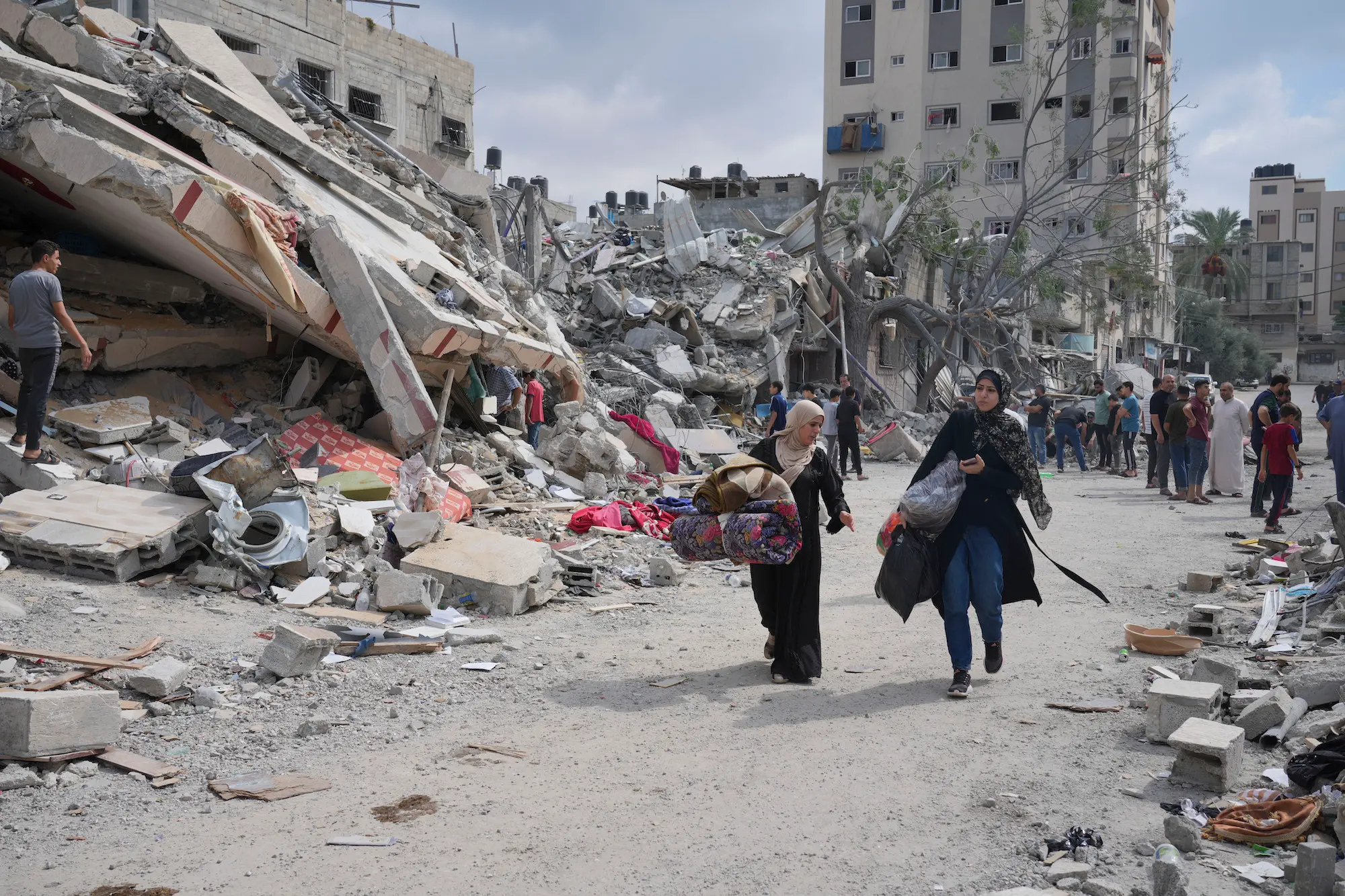 غزة في يومها الـ698: مجازر متصاعدة والحصيلة 63 ألف شهيد