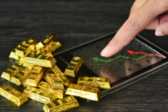 الذهب يواصل صعوده محلياً وعالمياً بدعم توقعات خفض الفائدة