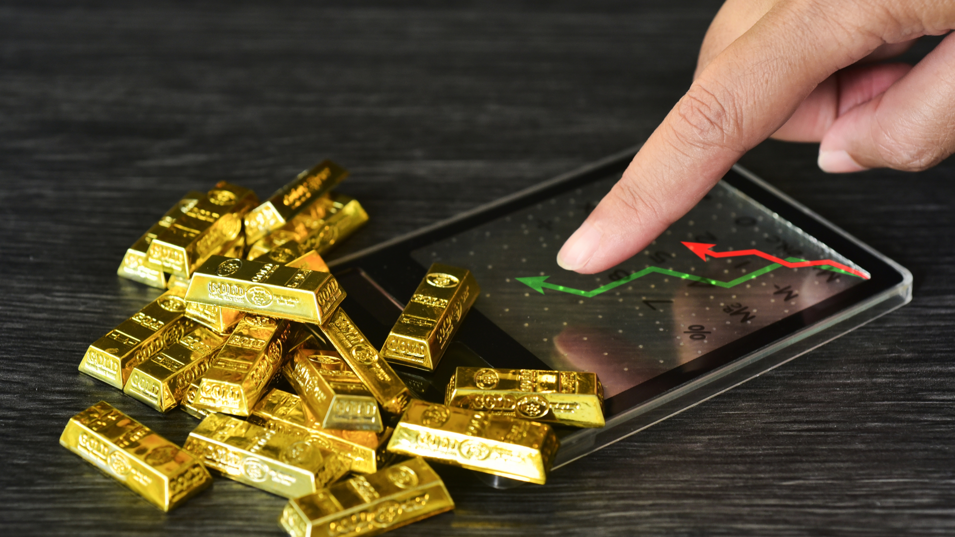الذهب يواصل صعوده محلياً وعالمياً بدعم توقعات خفض الفائدة