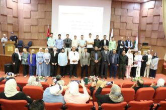 نادي العاملين في جامعة الطفيلة التقنية يكرّم أبناء العاملين الناجحين في الثانوية العامة