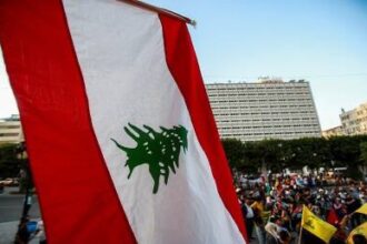 حزب الله وحركة أمل ينسحبون من جلسة الحكومة اللبنانية: “لبنان أمام معضلة سياسية خطيرة”