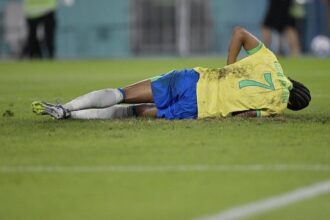 جواو بيدرو يُصيب الرعب أمام تشيلي ويغادر مباراة البرازيل متأثرًا بالإصابة