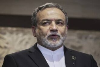 عراقجي: المفاوضات الإيرانية مع “الترويكا الأوروبية” مستمرة والاتصال بالولايات المتحدة عبر وسطاء