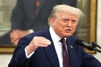ترامب يهدد شيكاغو بصيغة مستوحاة من فيلم على “تروث سوشيال” وسط تصعيد حول الهجرة