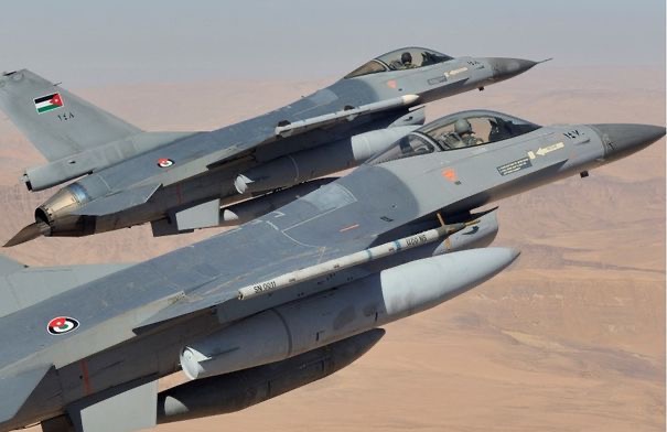 الحنيطي يفتتح مبنى الطيران التشبيهي وهنجر طائرة “بيل 505” في كلية الملك الحسين الجوية