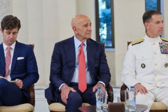الرئيس السوري يستقبل قائد القيادة المركزية الأميركية