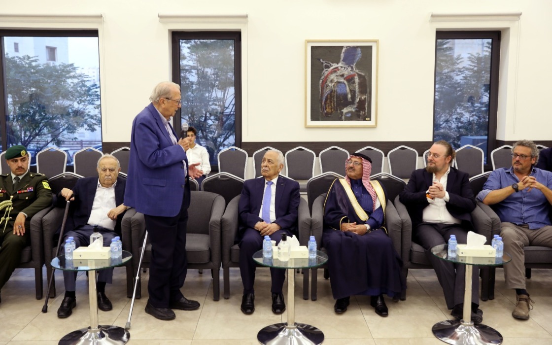 العيسوي ينقل تعازي الملك وولي العهد لعائلات متوفين في عجلون وعمان
