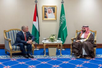 الملك وولي العهد السعودي يبحثان العلاقات الثنائية ومستجدات المنطقة