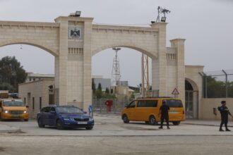 معبر الكرامة يسجّل عبور أكثر من 25 ألف مسافر