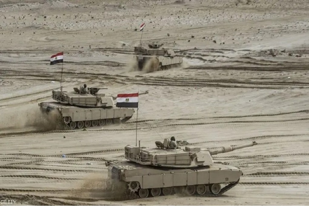 إسرائيل تراقب تعزيز مصر العسكري في سيناء