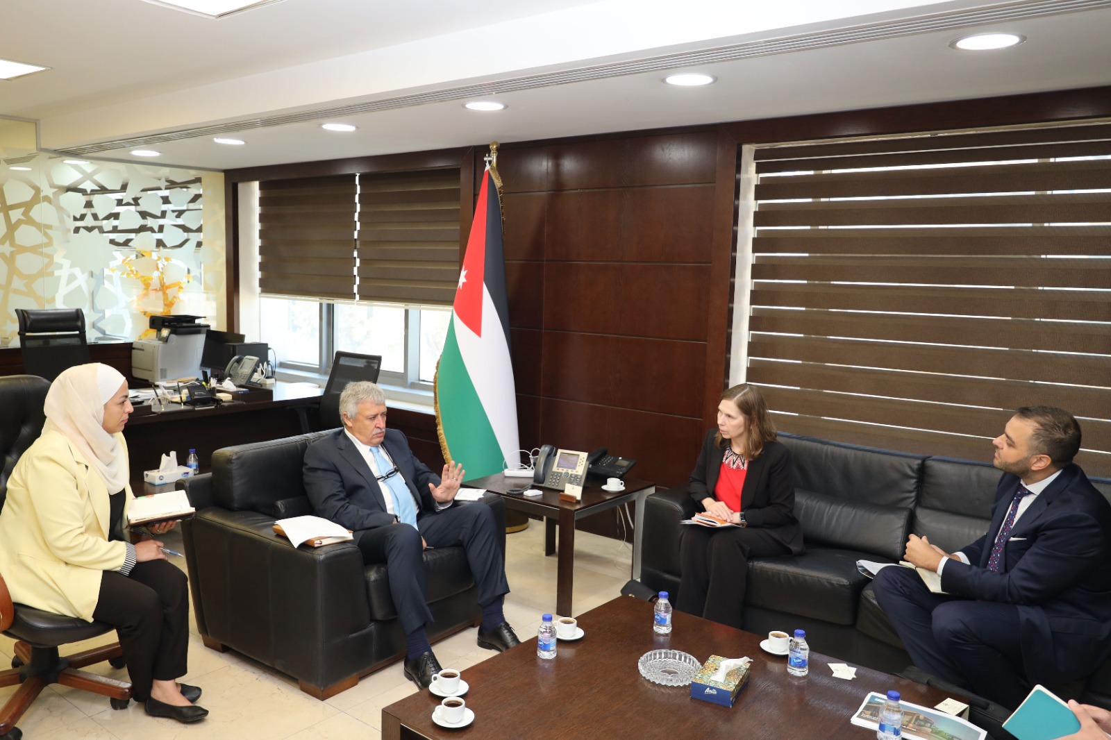 القطامين يبحث مع البنك الأوروبي لإعادة الإعمار والتنمية التعاون المشترك لتطوير منظومة النقل العام
