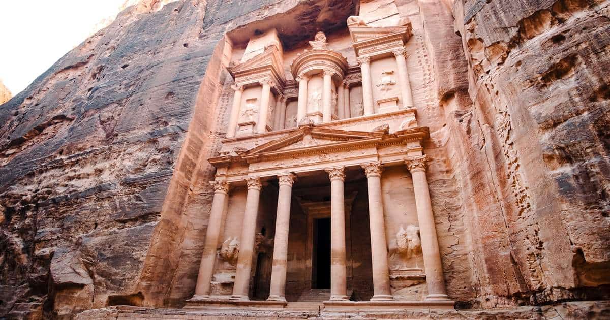 ماراثون البترا الدولي يختتم نسخته الـ15 بمشاركة عالمية وتتويج أردني