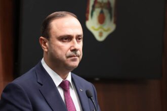عاجل| وزير الاتصال الحكومي عبر (إكس): نتابع ما يتم تداوله من أنباء حول وجود حدث أمني على الطرف الآخر من معبر الكرامة