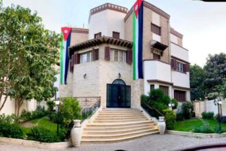 السفارة الأردنية بالقاهرة تنفي وجود منح دراسية عبرها