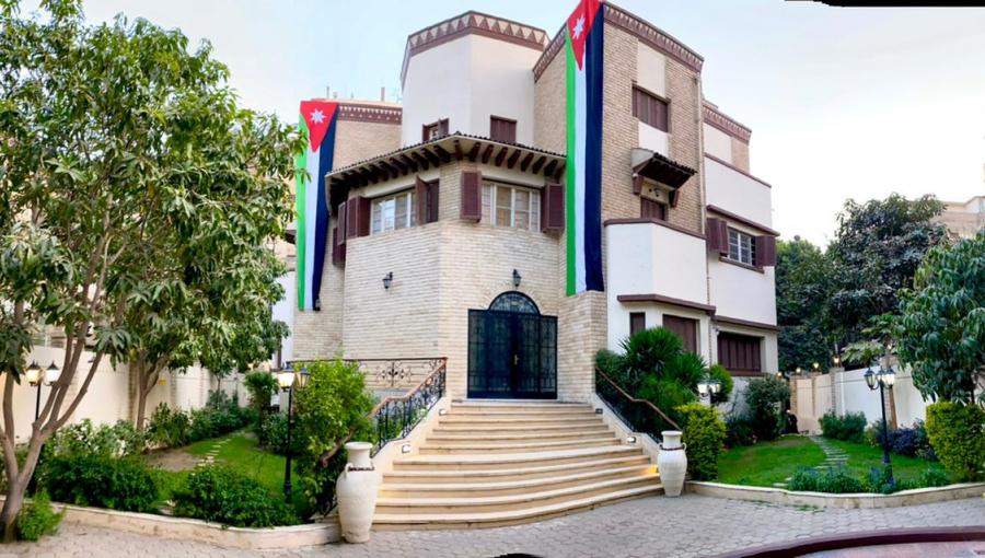 السفارة الأردنية بالقاهرة تنفي وجود منح دراسية عبرها
