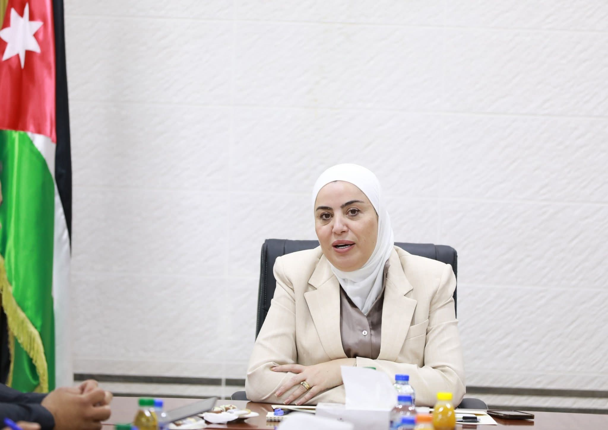 وزيرة التنمية الاجتماعية تلتقي مدير وأعضاء مؤسسة محافظتي للعمل التطوعي والتدريب