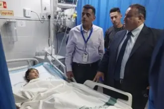 محافظ المفرق يطمئن على صحة طفل تعرض لعقر كلاب ضالة