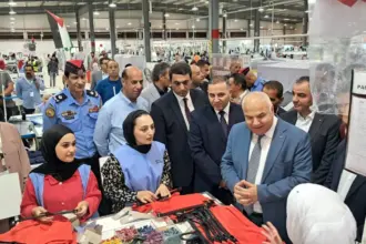 وزير العمل: تدريب وتشغيل 200 شاب وشابة أردنيين في أكبر مصانع الألبسة بالظليل