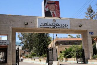 التربية تحسم الجدل: عطلة السبت في المدارس قائمة ولا نية لإلغائها