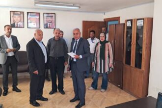 وزير العمل يتفقد مديريات ومكاتب في عمان