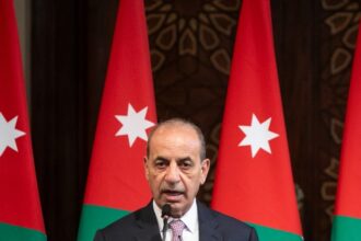 وزير الإدارة المحلية يتفقد شبكة الطرق المحيطة بمستشفى الأميرة بسمة الجديد