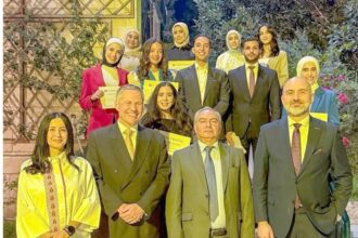 السفير البريطاني يلتقي الطلبة الأردنيين الفائزين بمنحة "تشيفننغ"