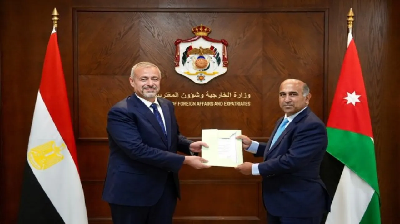 السفير المصري خالد الأبيض يقدم أوراق اعتماده للأمين العام لوزارة الخارجية الأردنية