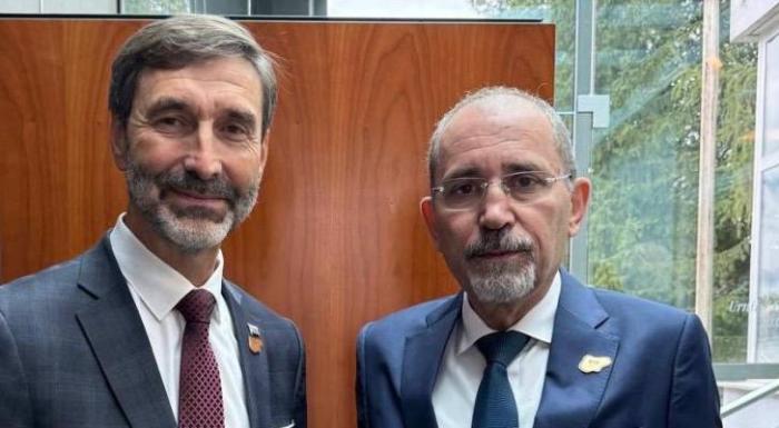 الصفدي يبحث مع نظيره السلوفاكي تعزيز التعاون والعلاقات الثنائية