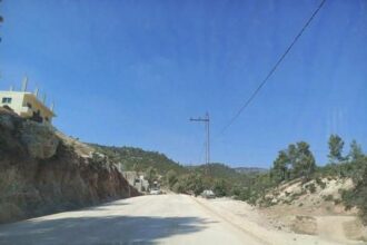 باشرت وزارة الأشغال تنفيذ مشروع تأهيل طريق الصفصافة الساخنة في عجلون