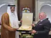 عاجل| الملك عبدالله الثاني يمنح أمير قطر قلادة الحسين بن علي